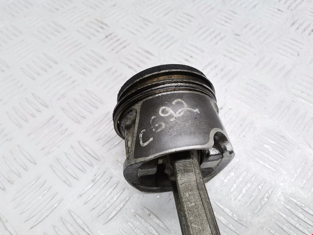 Поршень с шатуном AUDI A4 B7 2004-2007