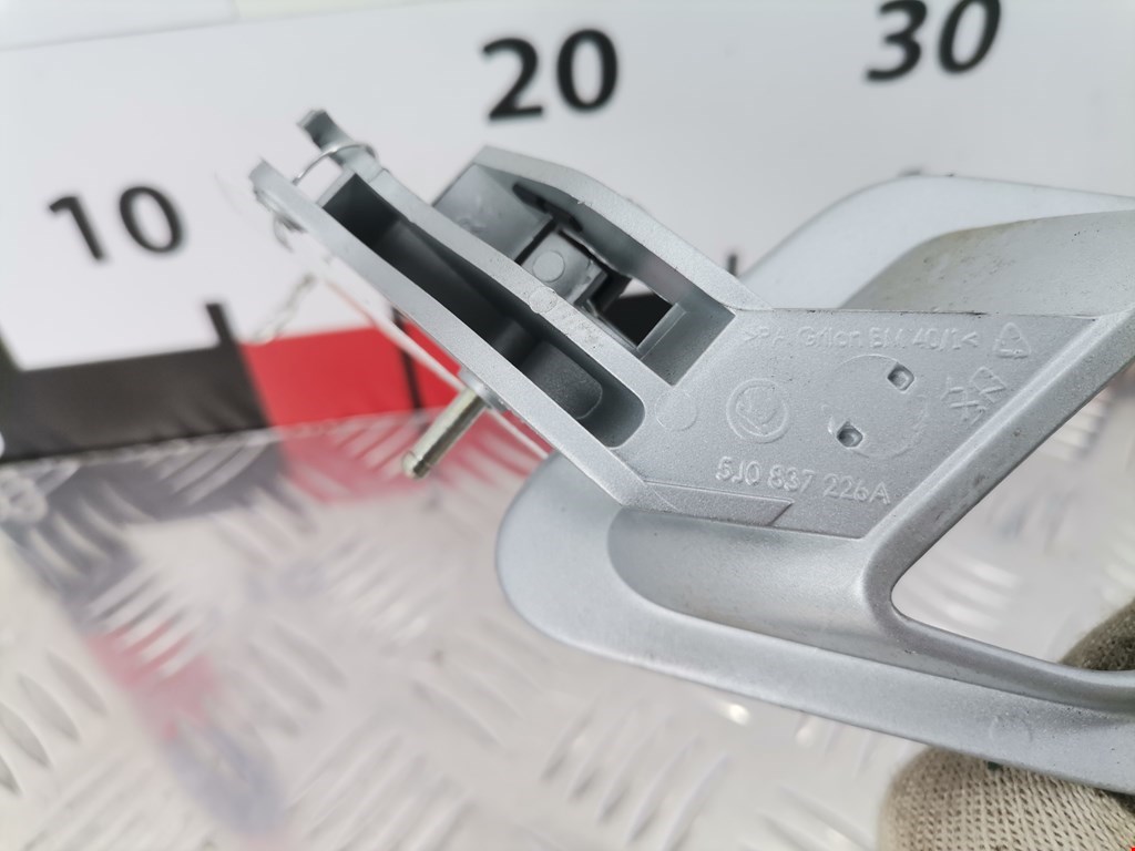 Ручка дверная задняя внутренняя правая SKODA Fabia MK2 5J 2007-2014