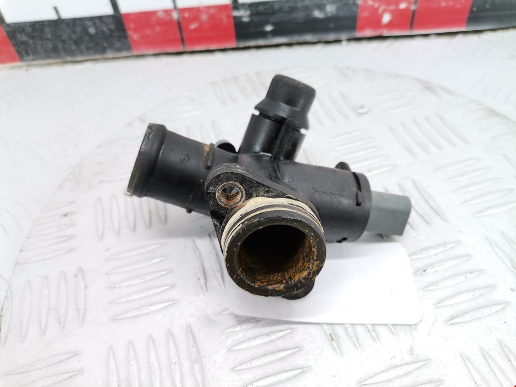 Тройник системы охлаждения AUDI A4 B7 2004-2007