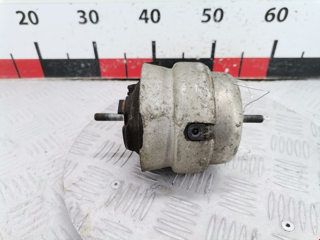 Подушка (опора) крепления двигателя Audi A4 B6 (2000-2006)