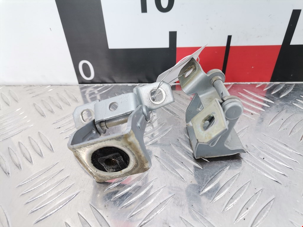 Петля крышки (двери) багажника Fiat Punto 3 Grande Punto (199/310) (2005-2018)