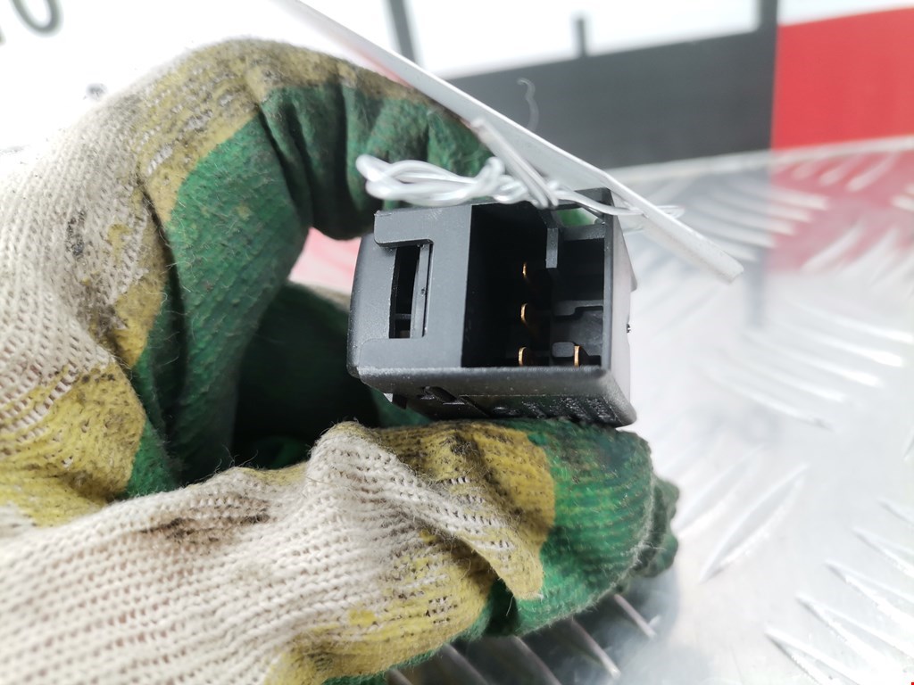 Кнопка стеклоподъемника SKODA Octavia A4 1U- 1997-2010