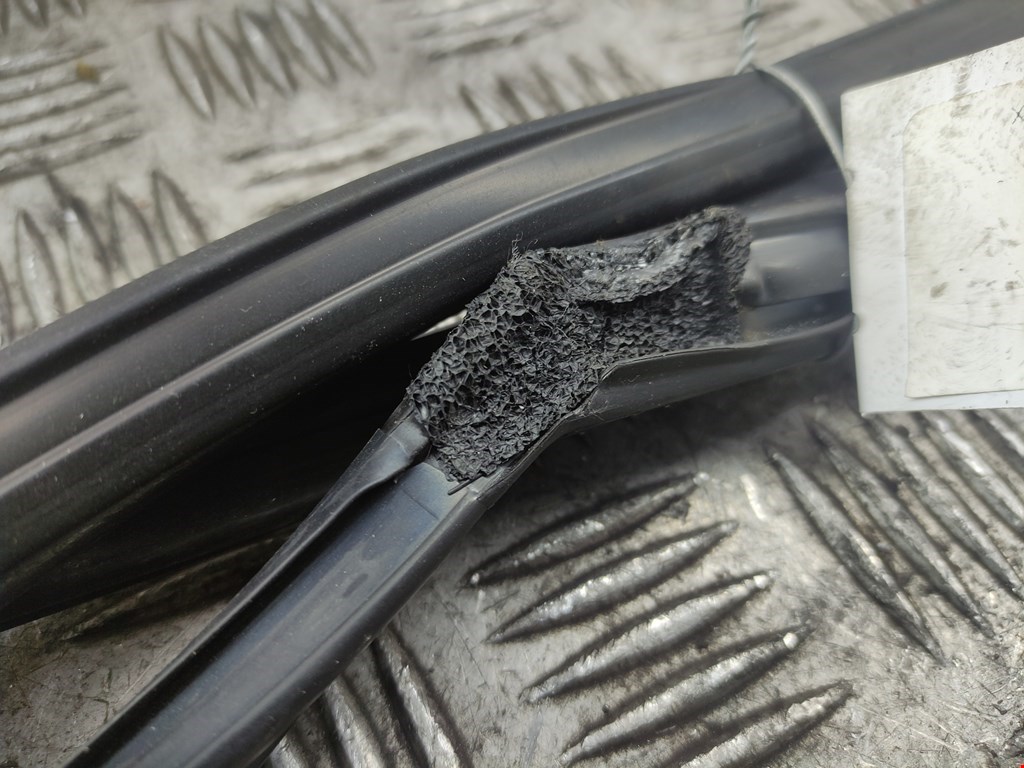 Уплотнитель (внутри) MAZDA Mazda 3 BK 2003-2009