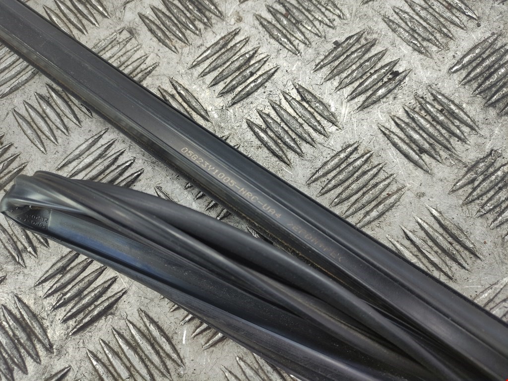 Уплотнитель (внутри) MAZDA Mazda 3 BK 2003-2009