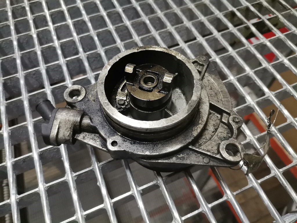 Насос вакуумный BMW 5-Series (E39) (1995-2004)