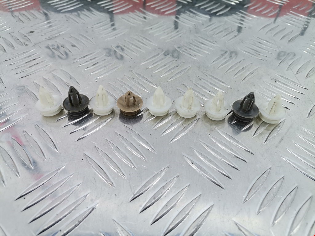 Клипса BMW 1-Series (E81/E82/E87/E88) (2004-2014)