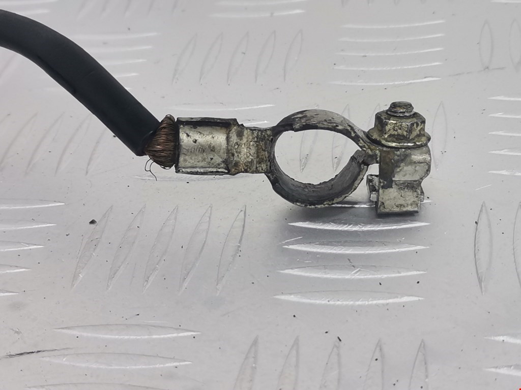 Клемма аккумулятора (плюс) + FORD Mondeo II 1996-2000