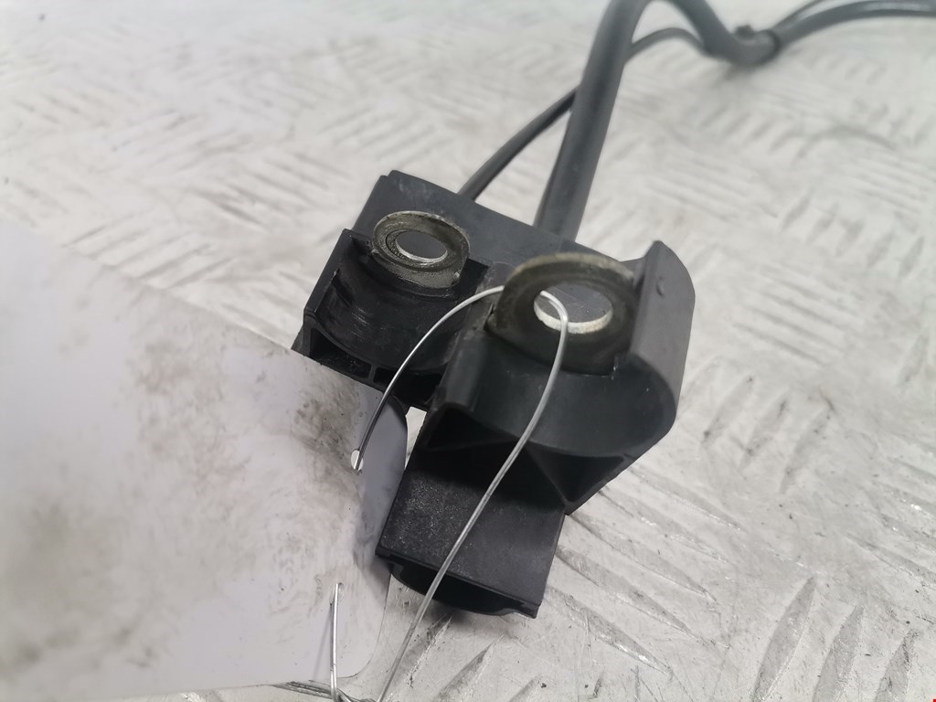 Клемма аккумулятора (плюс) + FORD Mondeo II 1996-2000