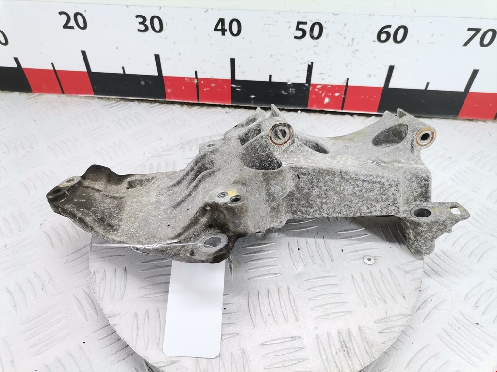 Кронштейн генератора RENAULT Megane II 2002-2009