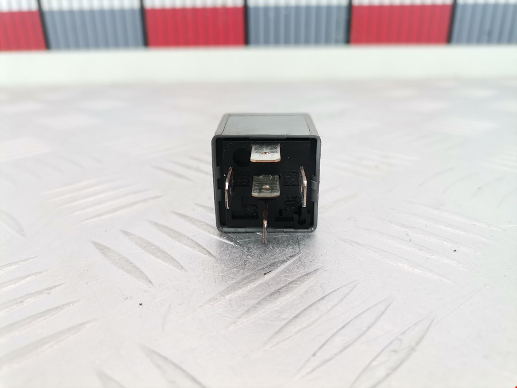 Реле VOLKSWAGEN Touareg 2002-2010