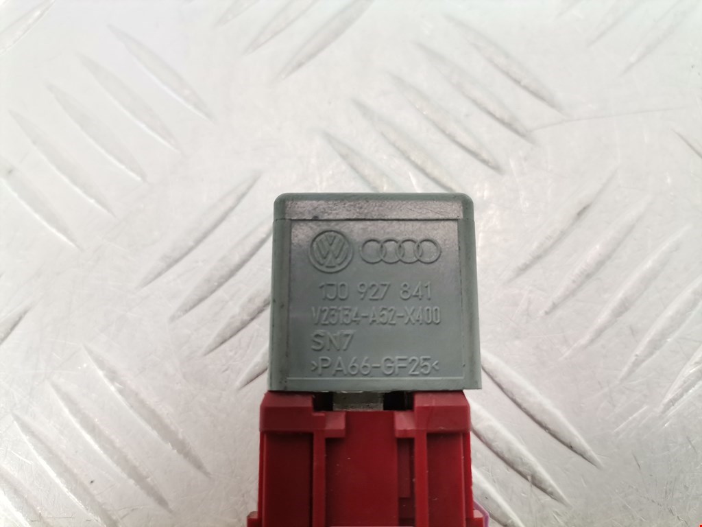 Реле VOLKSWAGEN Touareg 2002-2010