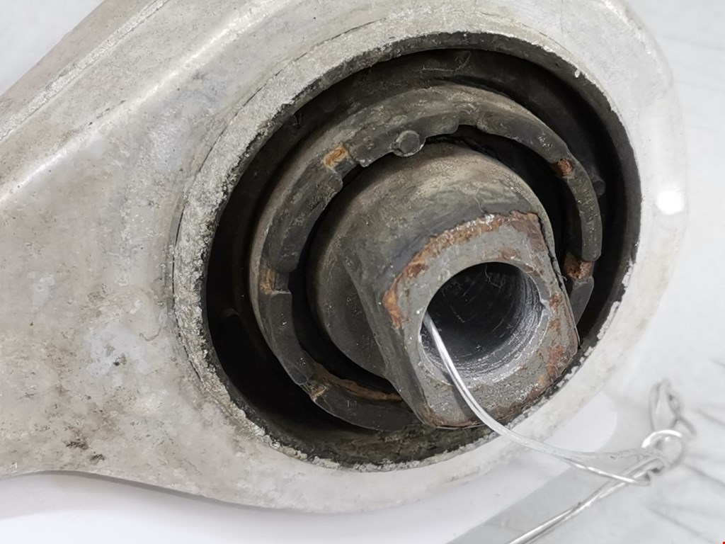 Рычаг передний правый VOLKSWAGEN Passat B5 1997-2005