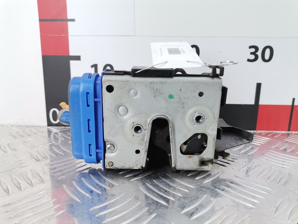 Замок двери задней правой AUDI A4 B5 1995-2001