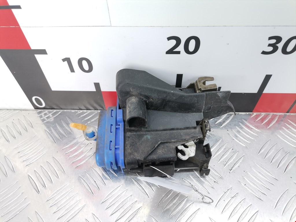 Замок двери задней правой AUDI A4 B5 1995-2001