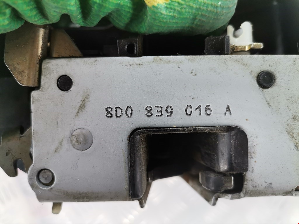 Замок двери задней правой AUDI A4 B5 1995-2001