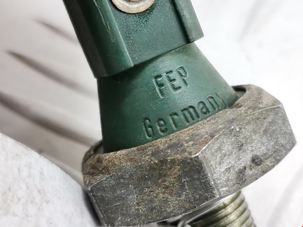 Датчик давления масла VOLKSWAGEN Golf IV 1997-2003