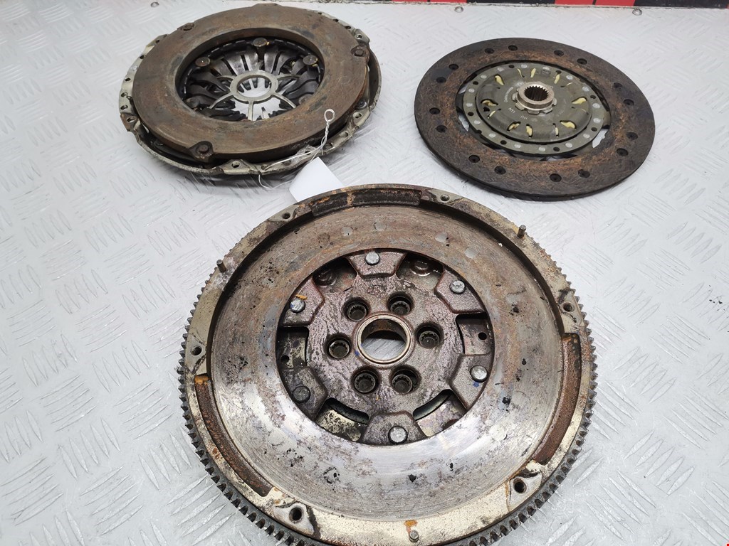 Маховик (демпфер сцепления) VOLKSWAGEN Passat B6 2005-2011