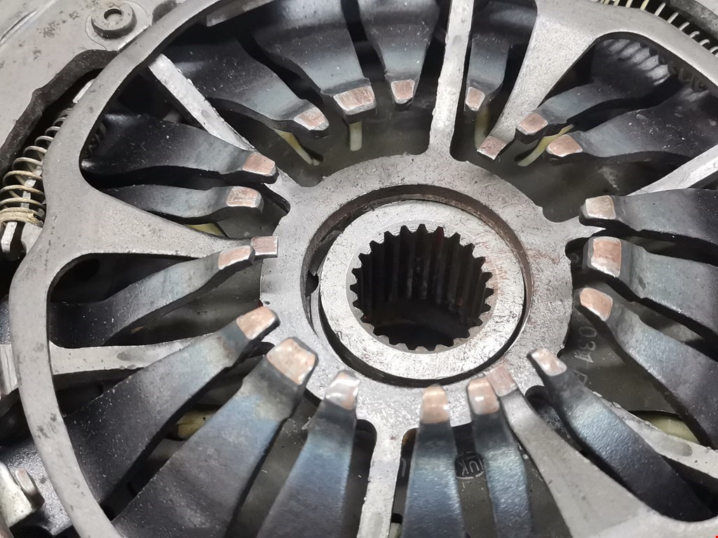 Маховик (демпфер сцепления) VOLKSWAGEN Passat B6 2005-2011