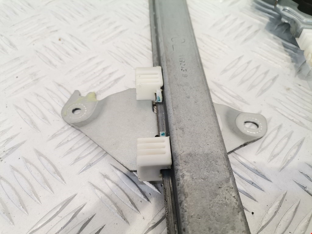 Стеклоподъемник задний левый NISSAN Navara III D40 2005-2015