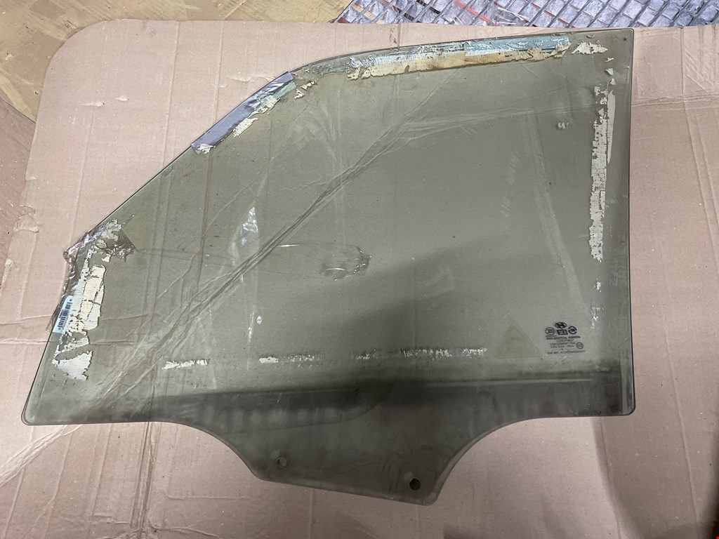 Стекло двери переднее правое HYUNDAI Terracan 2001-2006