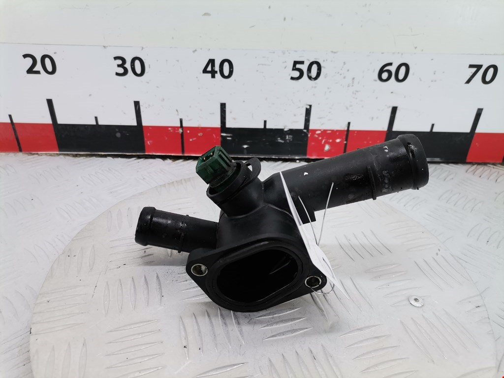 Фланец (штуцер системы охлаждения тройник) Audi A3 8L (1996-2003)