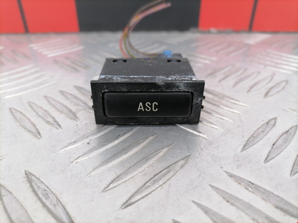 Кнопка антипробуксовочной системы BMW 7-Series (E38) (1994-2001)