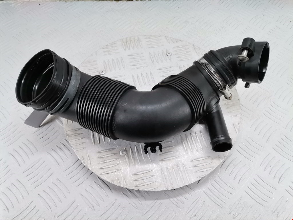 Патрубок воздушного фильтра VOLKSWAGEN Passat B7 2011-2015