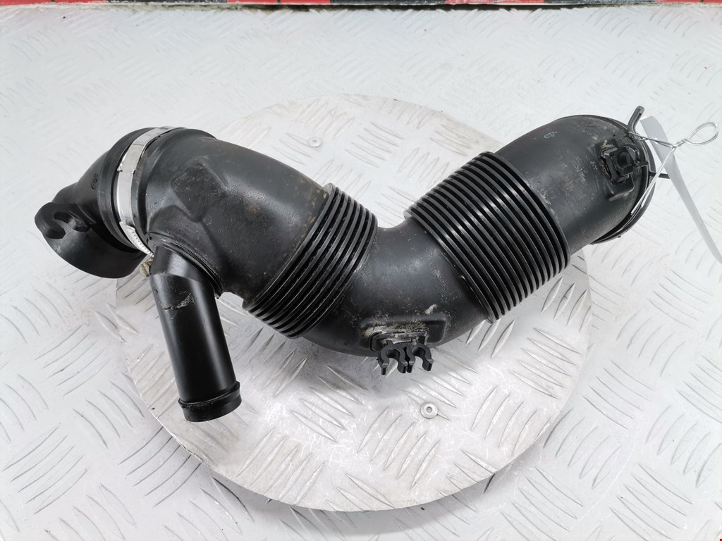 Патрубок воздушного фильтра VOLKSWAGEN Passat B7 2011-2015