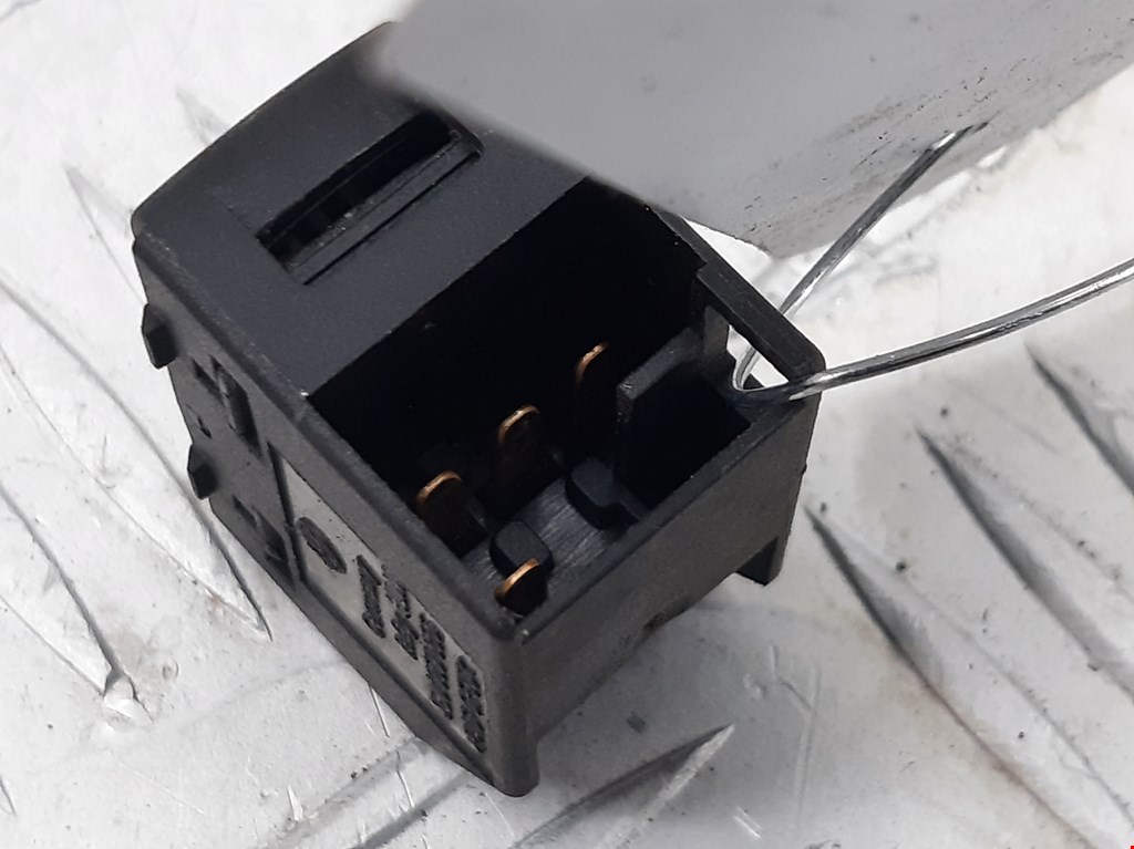 Кнопка стеклоподъемника SKODA Octavia A4 1U- 1997-2010