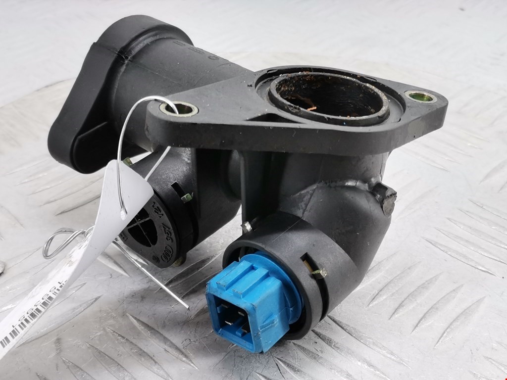 Тройник системы охлаждения AUDI A4 B5 1995-2001