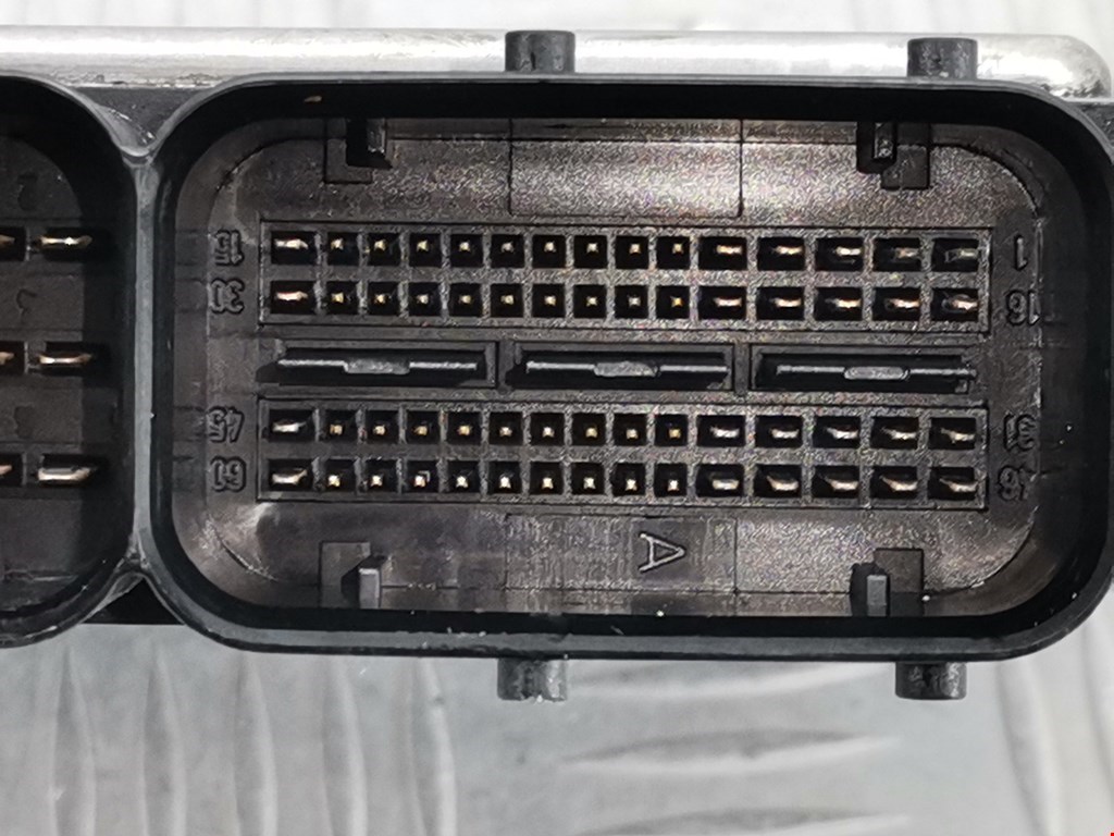 Блок управления двигателя (ЭБУ) AUDI A4 B8 2007-2015