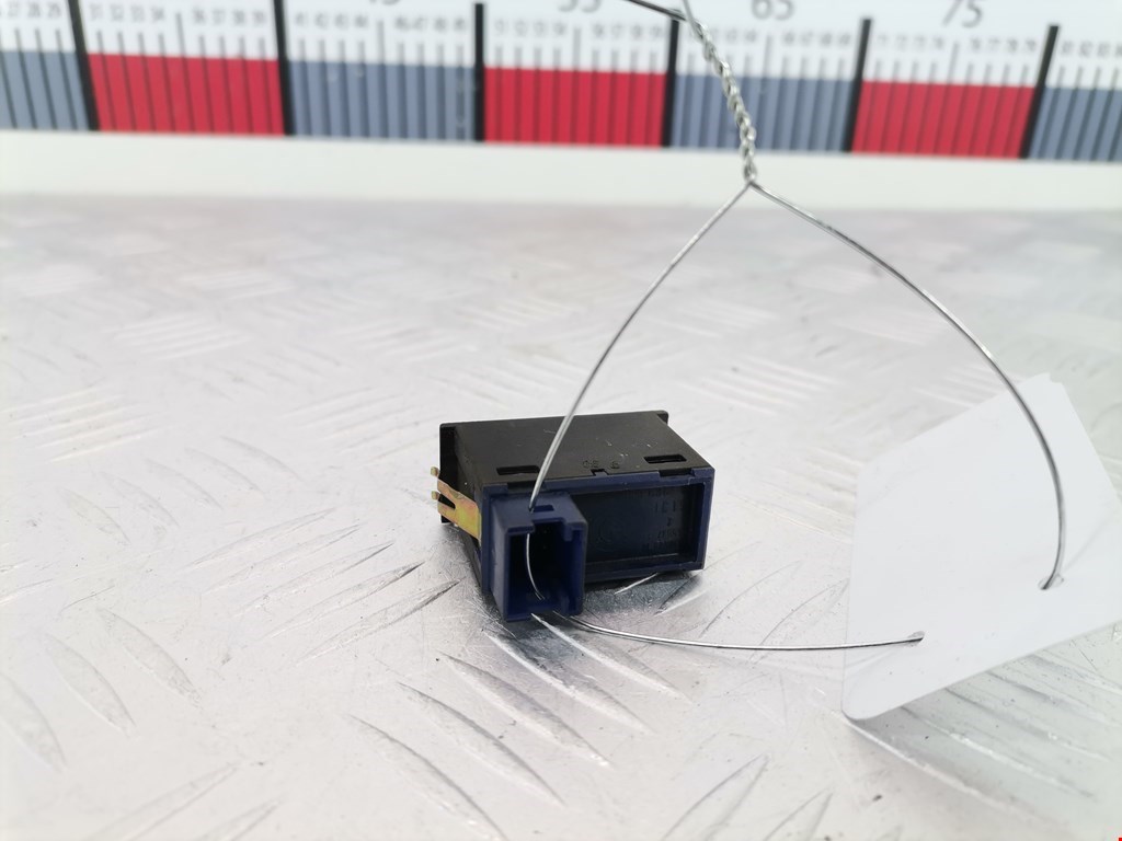 Кнопка антипробуксовочной системы BMW 5er 5 серия E39 1995-2004