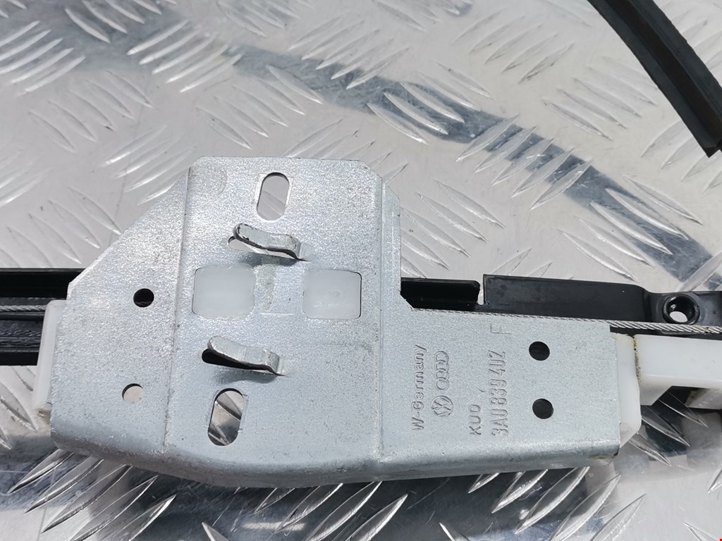 Стеклоподъемник задний правый VOLKSWAGEN Passat B4 1993-1997