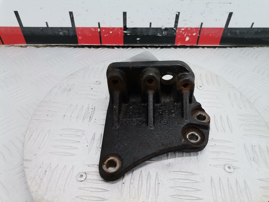 Кронштейн (крепление лапа) двигателя Dodge Caliber (PM) (2006-2013)