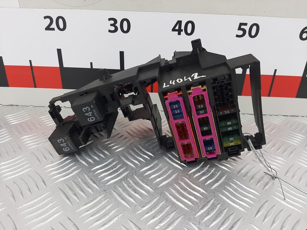 Датчик уровня в бачок омывателя AUDI A4 B8 2007-2015