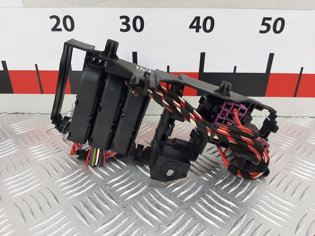 Датчик уровня в бачок омывателя AUDI A4 B8 2007-2015