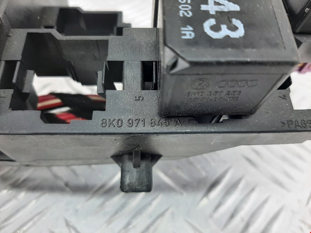 Датчик уровня в бачок омывателя AUDI A4 B8 2007-2015