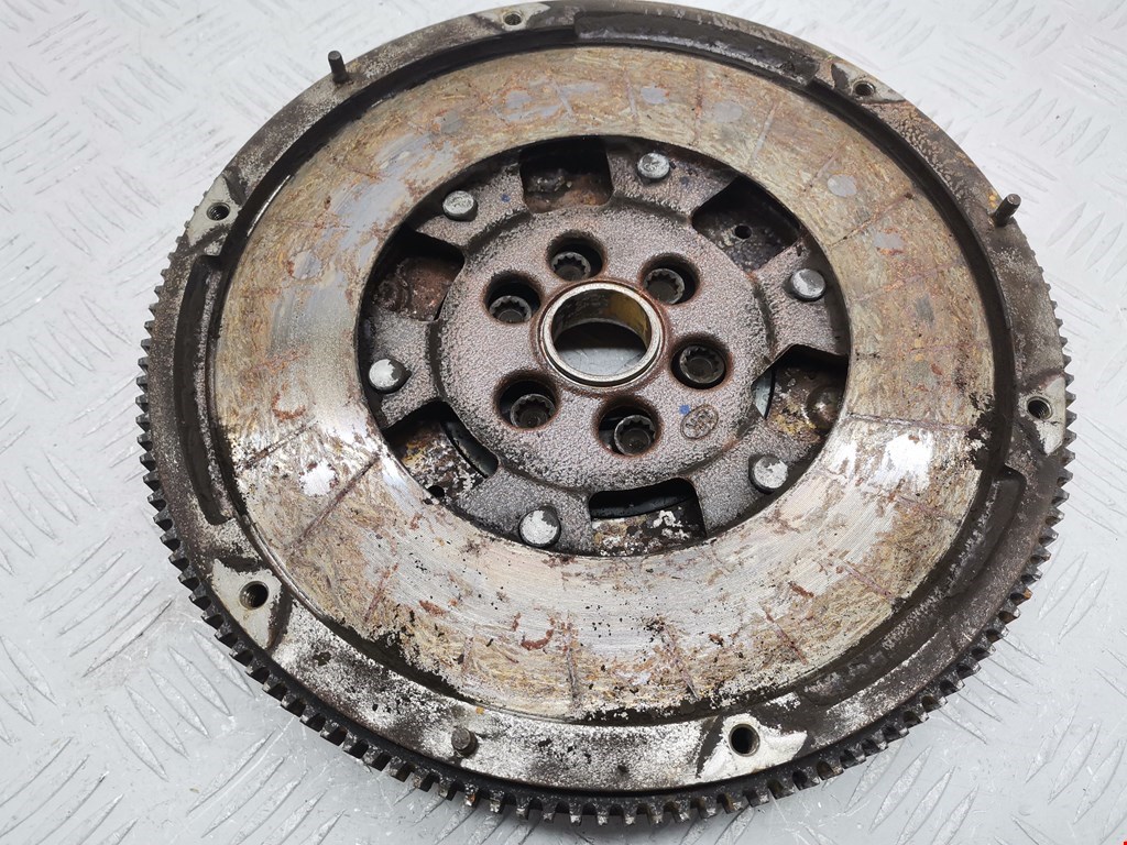Маховик (демпфер сцепления) VOLKSWAGEN Golf V 2003-2009