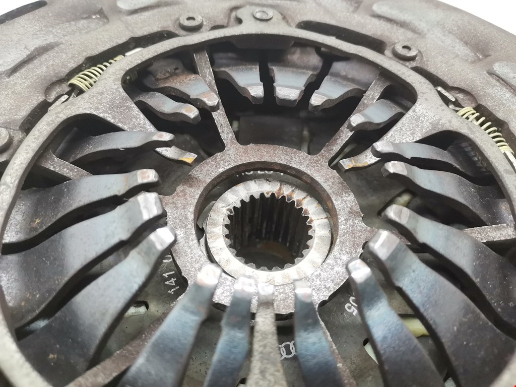 Маховик (демпфер сцепления) VOLKSWAGEN Golf V 2003-2009