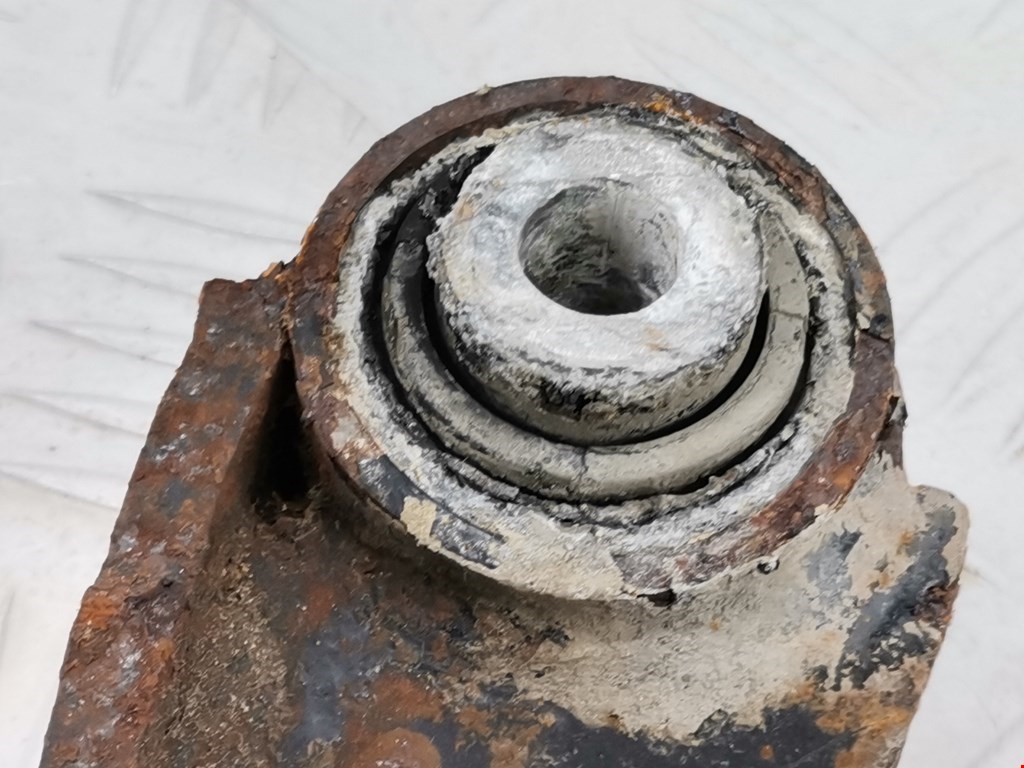 Рычаг задний правый VOLKSWAGEN Golf V 2003-2009