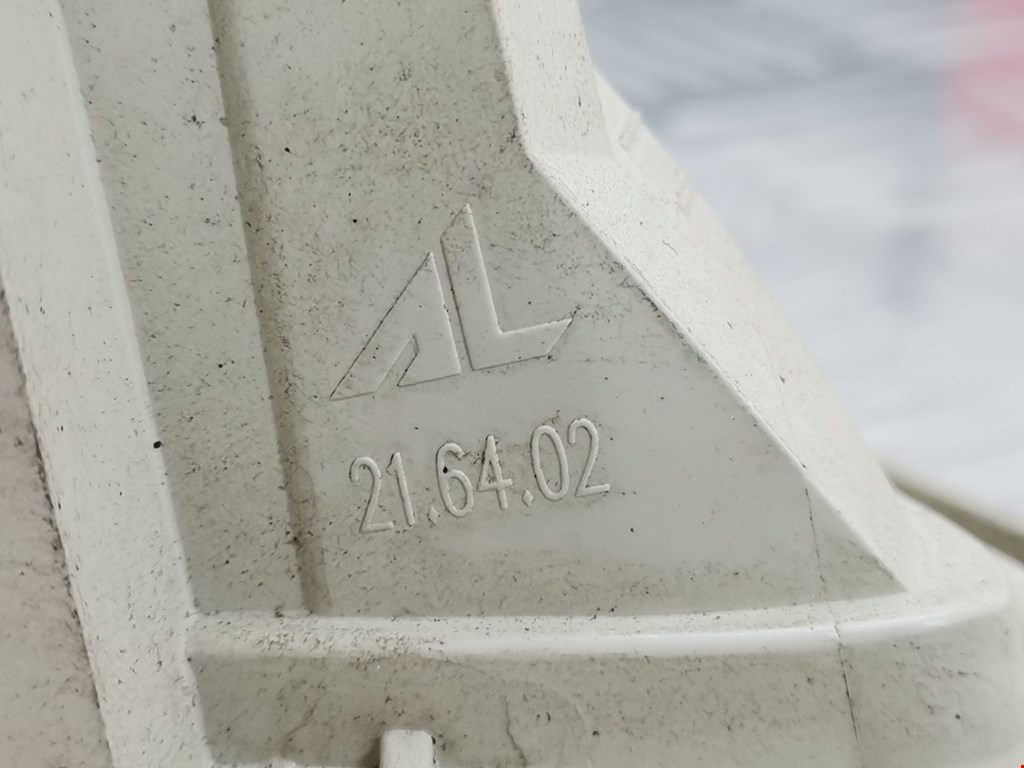 Фонарь задний внутренний правый OPEL Astra J 2009-2017