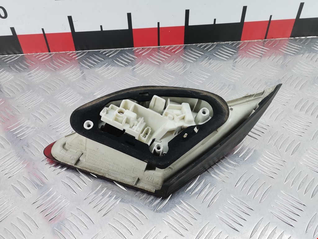 Фонарь задний внутренний левый OPEL Astra J 2009-2017