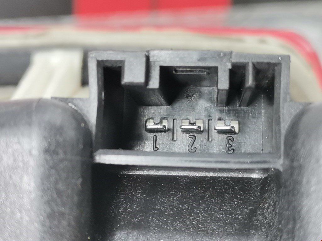 Фонарь задний внутренний левый BMW 3er E46 1998-2006