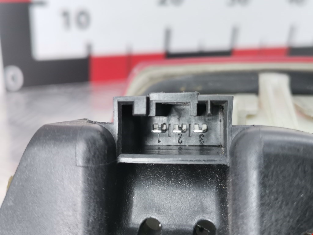 Фонарь задний внутренний правый BMW 3er E46 1998-2006