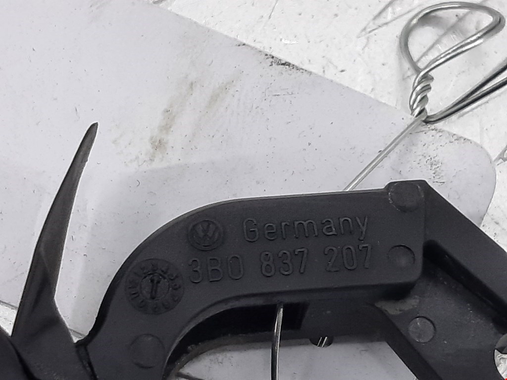 Ручка двери передней наружная правая VOLKSWAGEN Golf IV 1997-2003