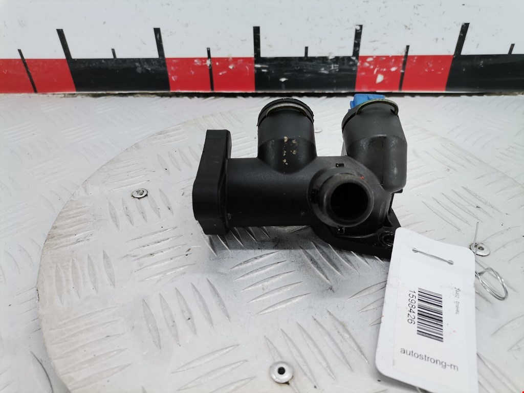 Тройник системы охлаждения AUDI A4 B5 1995-2001