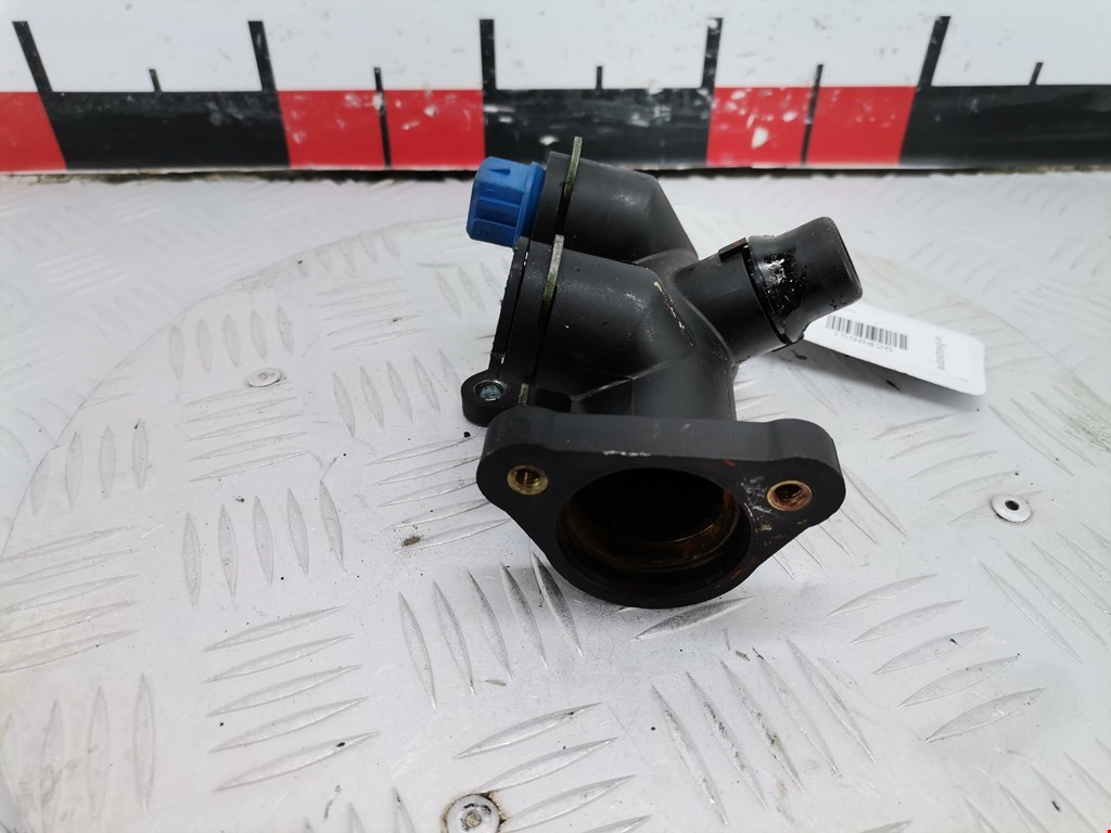 Тройник системы охлаждения AUDI A4 B5 1995-2001