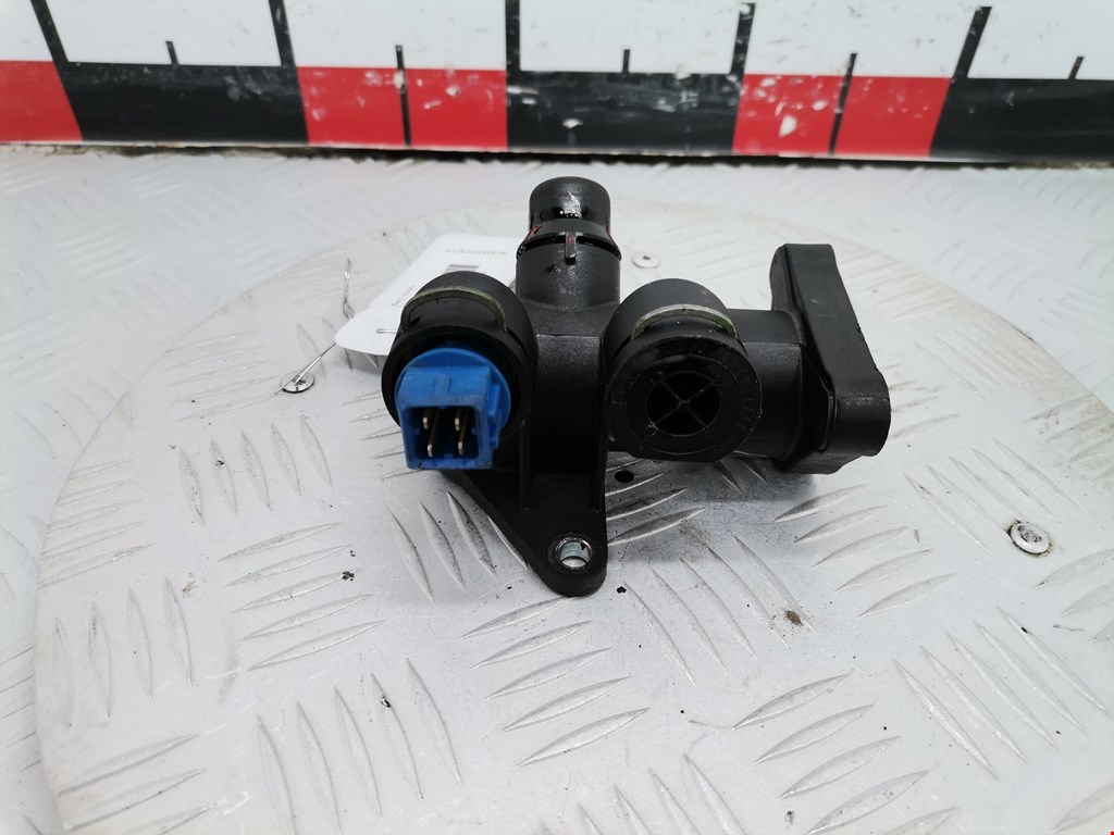 Тройник системы охлаждения AUDI A4 B5 1995-2001