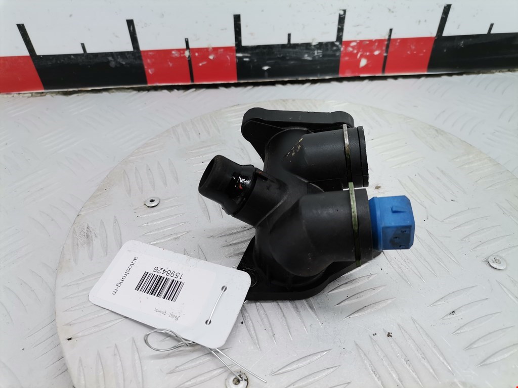 Тройник системы охлаждения AUDI A4 B5 1995-2001