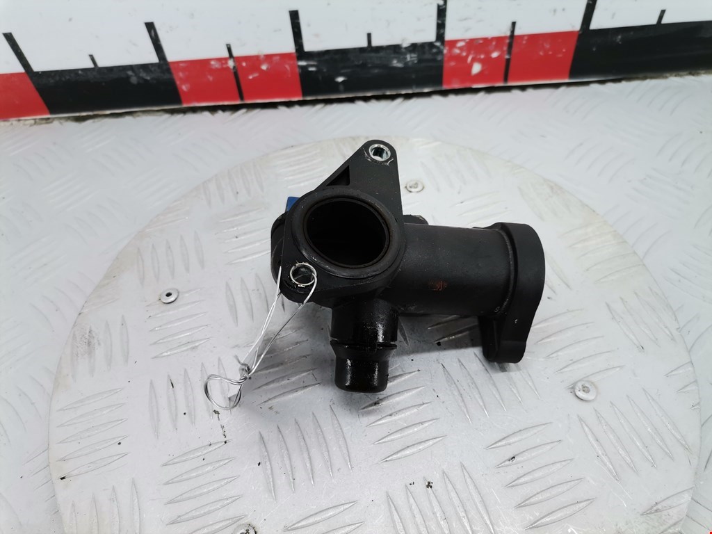 Тройник системы охлаждения AUDI A4 B5 1995-2001